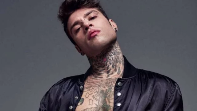 Fedez pubblica il singolo Roses dove cita alcuni politici: nuove querele in arrivo? Il web ironizza