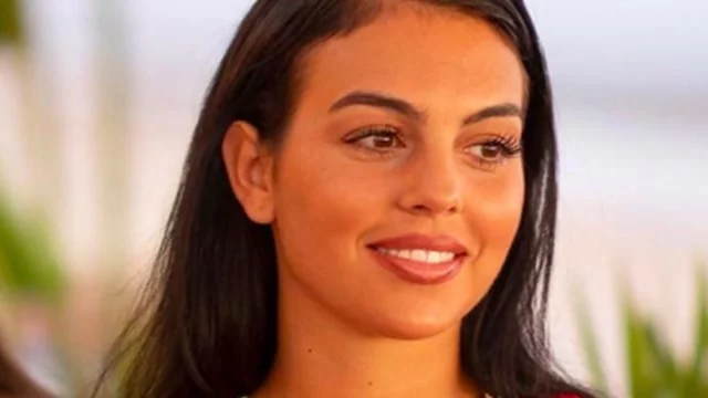 Georgina Rodriguez a Venezia con l’etichetta attaccata alla giacca (FOTO)