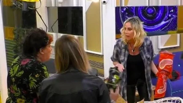 Stefania Orlando: è scontro con la De Blanck. Il motivo è bizzarro (VIDEO)