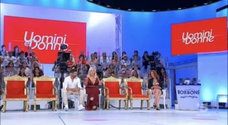 Uomini e Donne: cambiata la storica sigla del programma (VIDEO)