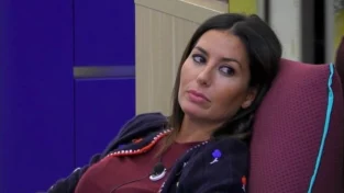 Elisabetta Gregoraci in disparte dal gruppo: "Mi sento isolata" (VIDEO)