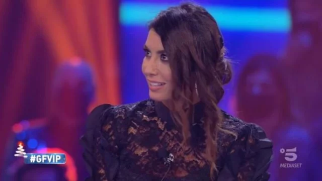 Elisabetta Gregoraci: cosa indossa in studio e quanto costa il suo vestito