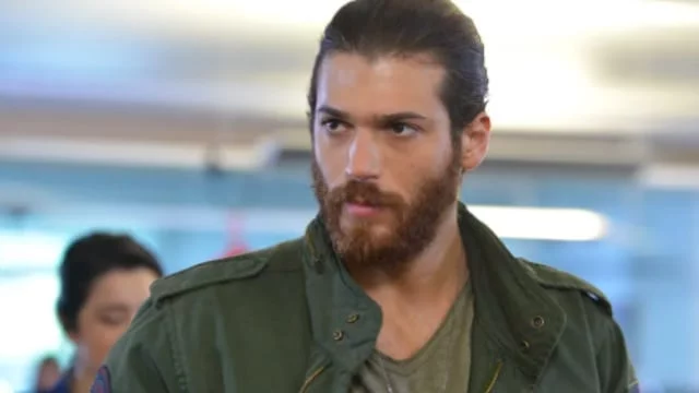 Can Yaman furioso sui social contro alcune fan: la reazione dell'attore