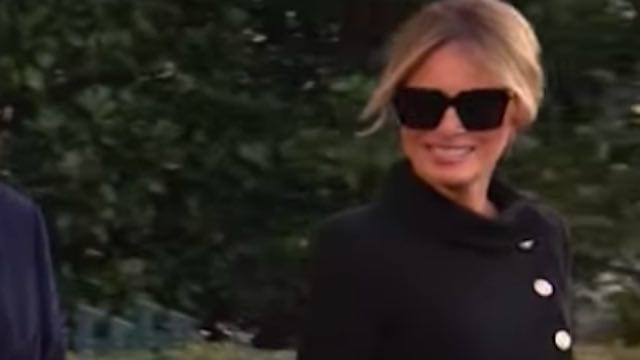 Melania Trump: ecco l'abito indossato durante l'addio alla Casa Bianca
