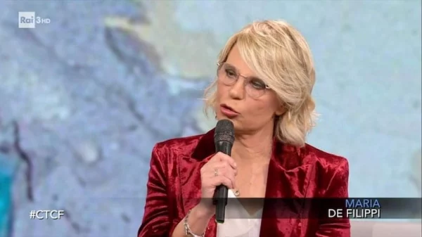 Maria De Filippi: perché il pubblico di C’è Posta Per Te è poco distanziato