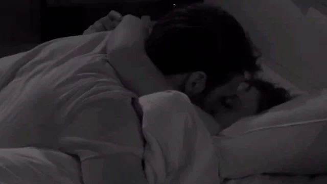 Scatta il bacio nella notte tra Andrea Zenga e Rosalinda Cannavò (VIDEO)