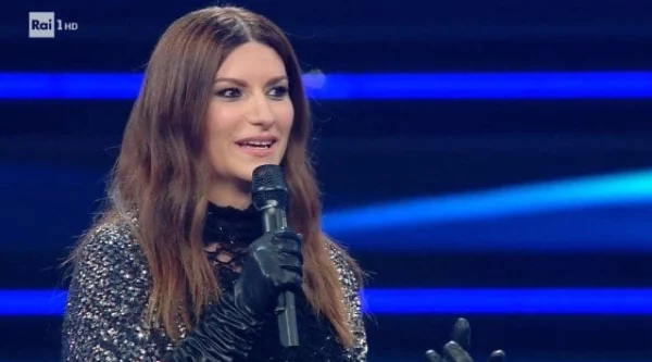 Laura Pausini a Sanremo 2021: ecco l'outfit scelto dalla cantante