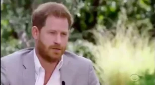 Il Principe Harry accusa la Royal Family e attacca il padre Carlo (VIDEO)