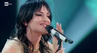 Arisa: ecco quanto costa la collana che ha indossato a Sanremo 2021