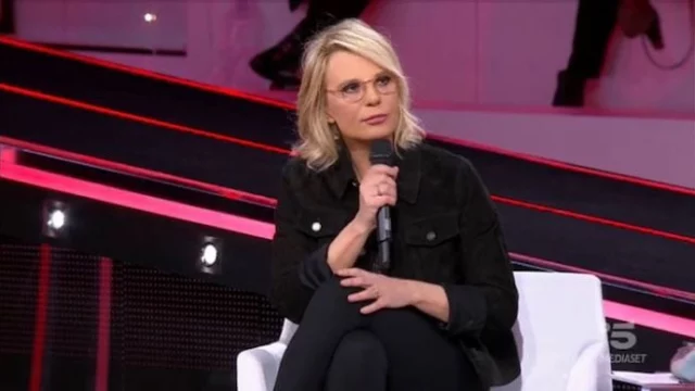 Maria De Filippi: quanto costa l'outfit della prima puntata del Serale