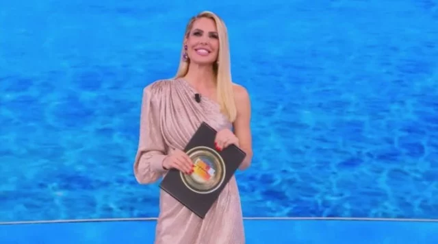 Ilary Blasi: ecco l'outfit che indossa stasera a L'Isola dei Famosi