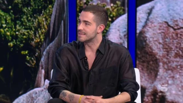 Tommaso Zorzi ha un flirt con un noto nuotatore? Lo scoop (VIDEO)