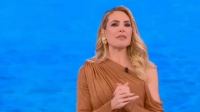 ilary blasi abito quattordicesima puntata isola dei famosi