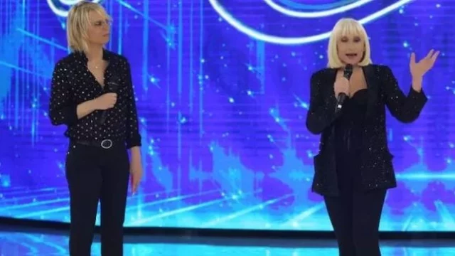 Maria De Filippi ricorda con commozione Raffaella Carrà: il dolce messaggio