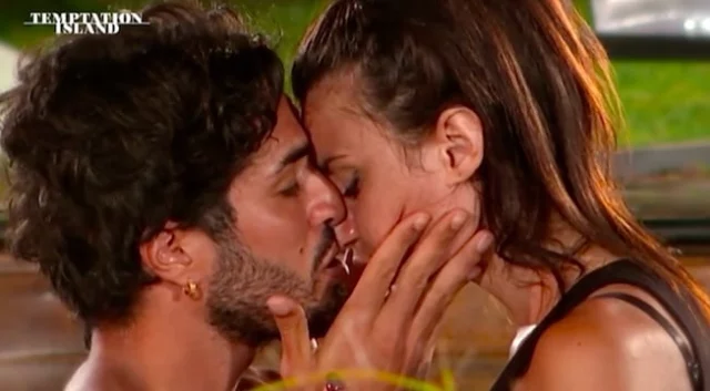 Temptation Island - il bacio tra Manuela e Luciano