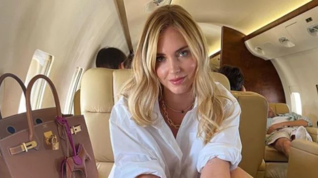 Chiara Ferragni al centro della polemica per aver usato un jet privato