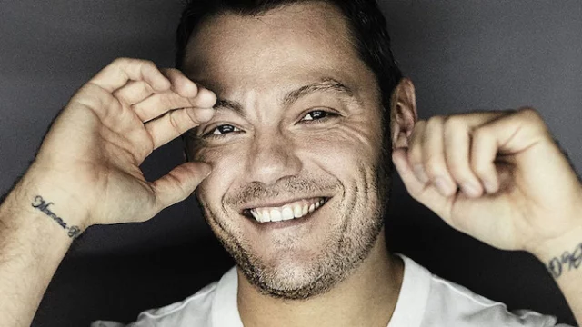 Tiziano Ferro pubblica sui social una foto di quando era bambino