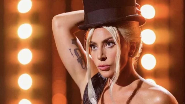 Lady Gaga dice una parolaccia in italiano durante un concerto