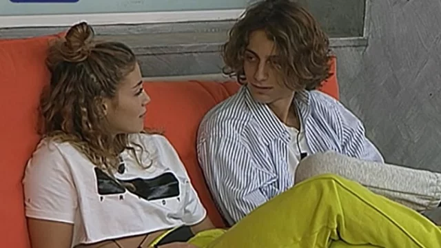 Amici 21, Serena provoca Albe: bacio con LDA e ballo con Mattia (VIDEO)