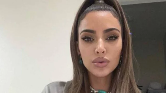 Kim Kardashian è morta ed è stata sostituita da una sosia: l’assurda teoria