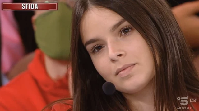 Amici 21: la sfidante Elena si è scambiata dei like anche con Alex