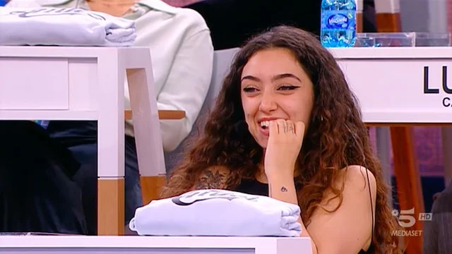 Amici 21, Sissi evita una domanda al gioco Obbligo o Verità- la penitenza