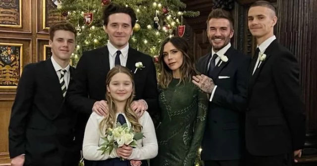 David Beckham posta una foto di Natale insieme alla sua famiglia, ma fa una gaffe