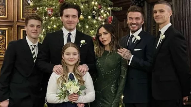 David Beckham posta una foto di Natale insieme alla sua famiglia, ma fa una gaffe