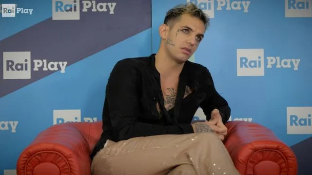 DOMENICA canzone di Achille Lauro a Sanremo 2022 testo e significato