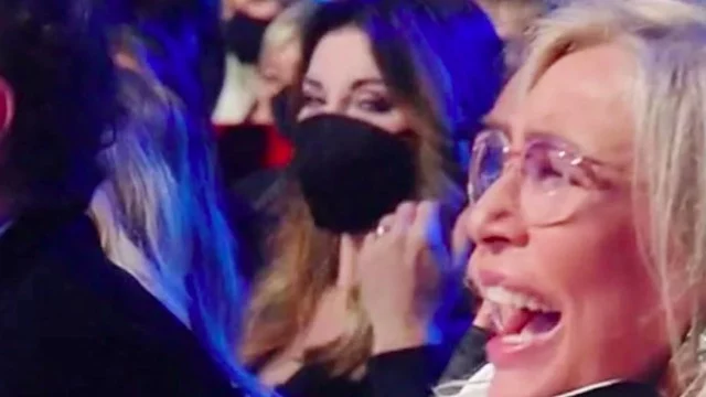 Alba Parietti commenta il mancato posto in prima fila a Sanremo 2022