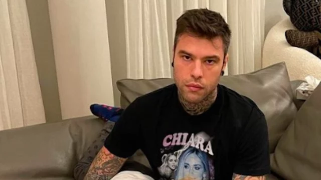 Fedez, un utente lo critica: 