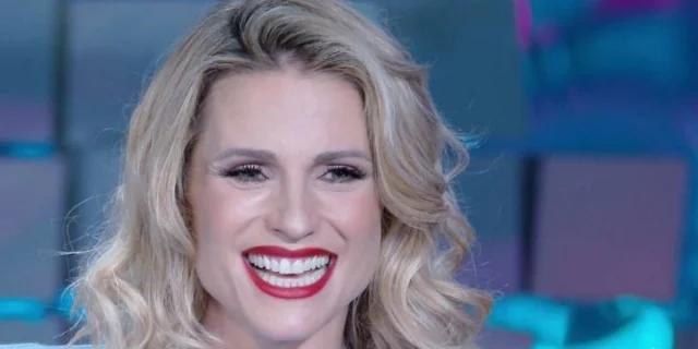 michelle hunziker look capelli scuri occhiali