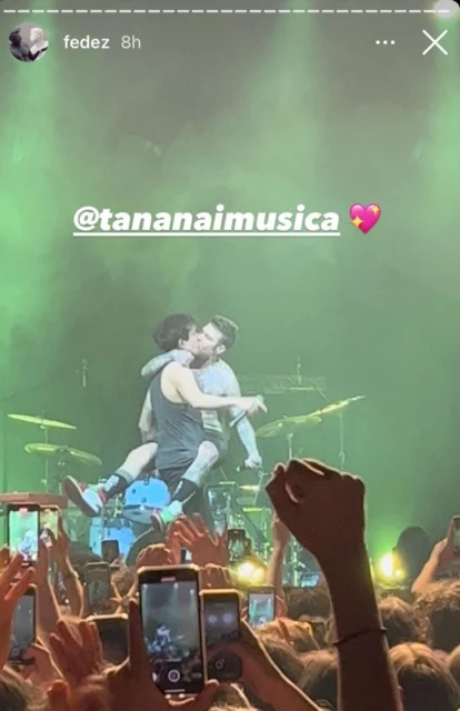 Bacio tra Fedez e Tananai