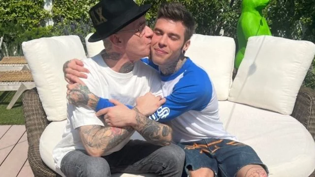 fedez j-ax ospiti concerto beneficenza