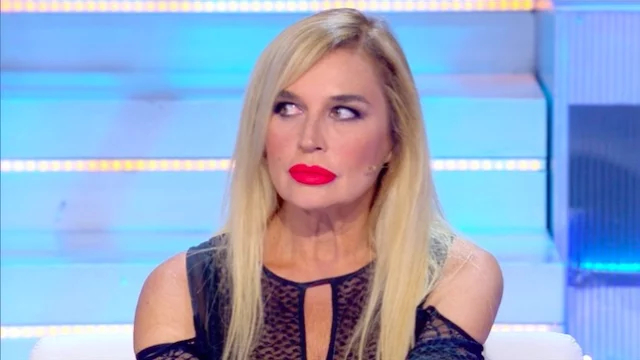 Lory Del Santo lancia un'accusa agli autori de L'Isola dei Famosi