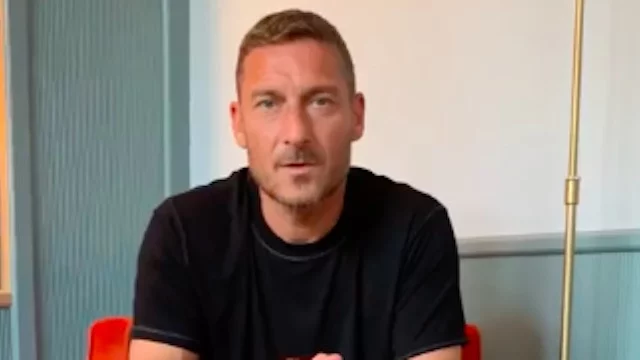 Francesco Totti scappa da Roma con un amico: ecco dove