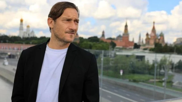 Francesco Totti avrebbe passato la notte a casa di un'altra donna: le foto di Chi