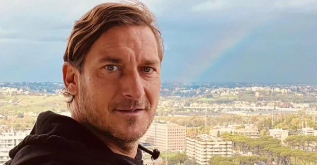 Francesco Totti: spunta la foto del primo bacio a Noemi, ma la veritÃ  Ã¨ un'altra