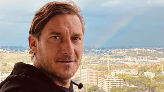 Francesco Totti: spunta la foto del primo bacio a Noemi, ma la verità è un'altra