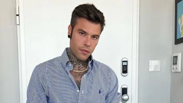 Fedez torna a parlare della sua malattia e svela come sta oggi