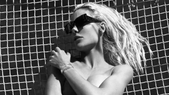 Ilary Blasi in topless su Instagram: la foto infiamma il web