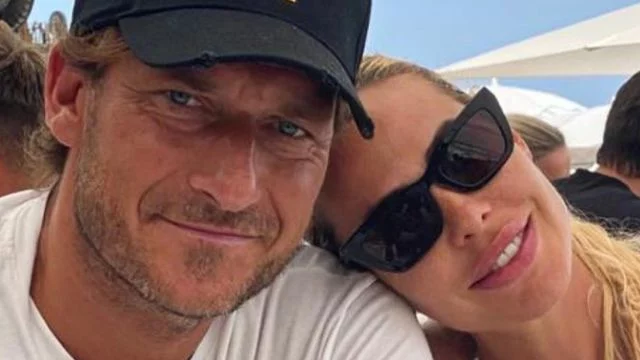 ilary blasi dedica totti fake