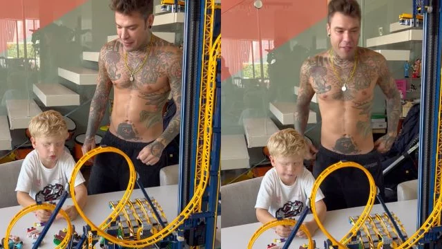 Fedez trascorre il weekend a montare una pista Lego per Leone: la reazione