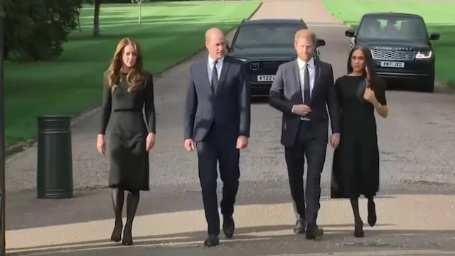 Harry e Meghan insieme a William e Kate per omaggiare la Regina Elisabetta