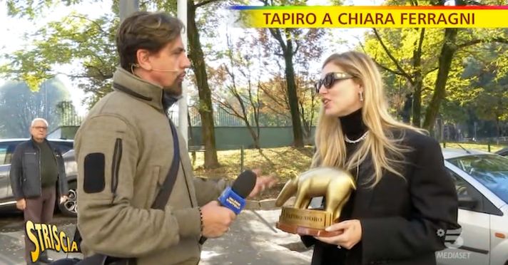 Chiara Ferragni riceve il Tapiro dopo la polemica al museo