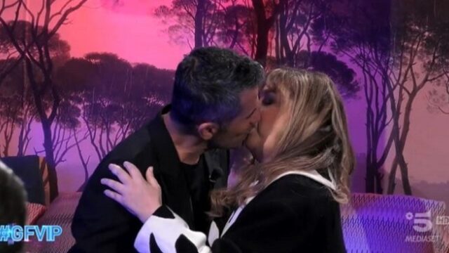 Gegia e Mehmet insieme al GF e scatta il bacio in diretta