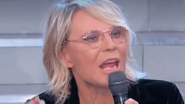 uomini e donne anticipazioni maria de filippi contro cavaliere registrazione 29 dicembre 2022