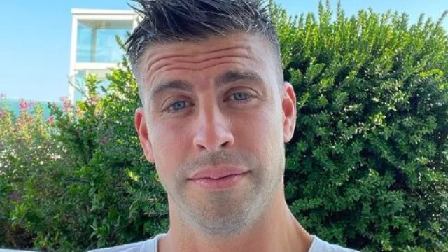 Gerard Pique pubblica la prima foto ufficiale con la nuova fidanzata