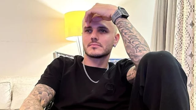 Mauro Icardi si tatua tutta la schiena: piovono critiche