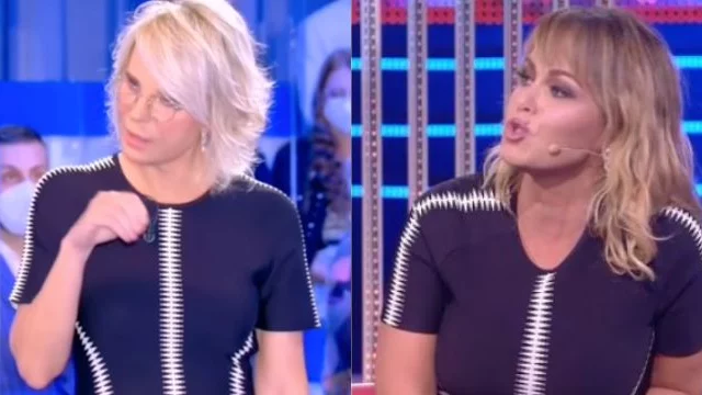 Maria De Filippi indossa lo stesso abito di Sonia Bruganelli: lei replica